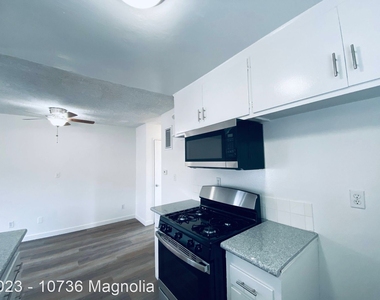 10736 Magnolia Blvd. - Photo Thumbnail 15