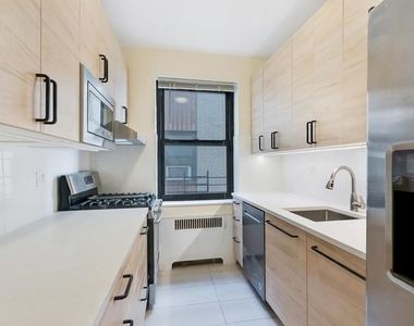 420 East 86th Street - Photo Thumbnail 2