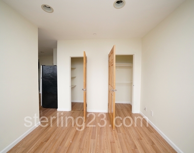 25-15 Crescent Street - Photo Thumbnail 4