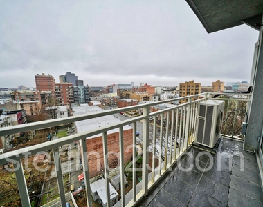 25-15 Crescent Street - Photo Thumbnail 1