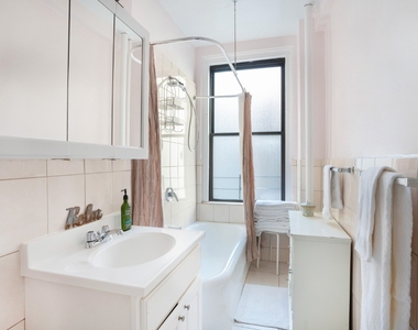 161 West 54th Street - Photo Thumbnail 4