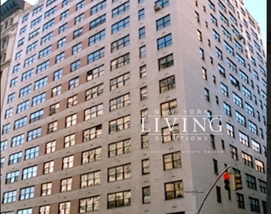 Fifth Avenue - Photo Thumbnail 0