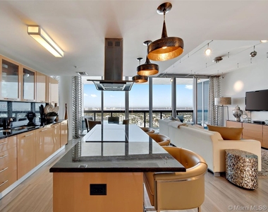 6899 Collins Ave - Photo Thumbnail 20