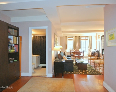 350 West 57th St - Photo Thumbnail 2