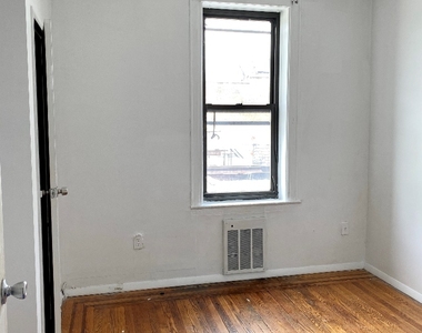 30-59 Steinway Street - Photo Thumbnail 3