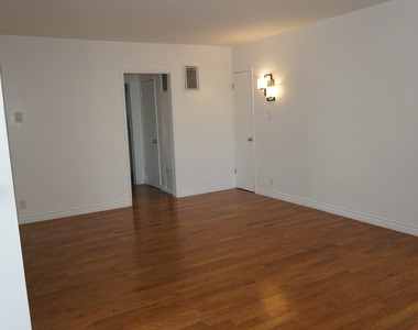 6013 Carlton Way - Photo Thumbnail 2