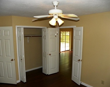 8007 Hidden Oaks Lane - Photo Thumbnail 12