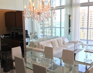 465 Brickell Ave - Photo Thumbnail 0