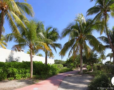 2625 Collins Ave - Photo Thumbnail 12