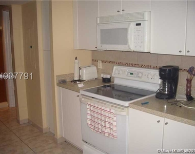 17375 Collins Avenue - Photo Thumbnail 15