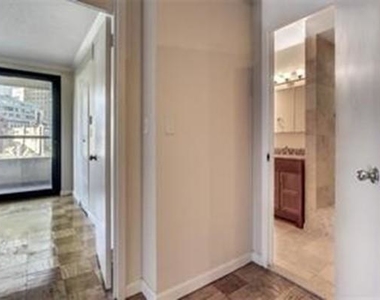 65 E India Row - Photo Thumbnail 19