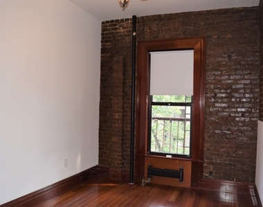 316 West 19th Street - Photo Thumbnail 9