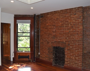 316 West 19th Street - Photo Thumbnail 2