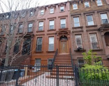 127 Halsey St - Photo Thumbnail 6