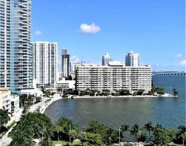 1900 N Bayshore Dr Apt 1602 - Photo Thumbnail 12