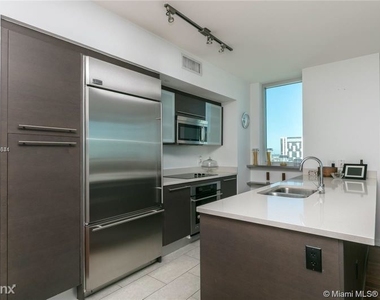 500 Brickell Ave # 1401 A10795641 - Photo Thumbnail 8