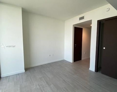 1000 Brickell Plz # 4806 A10817897 - Photo Thumbnail 12