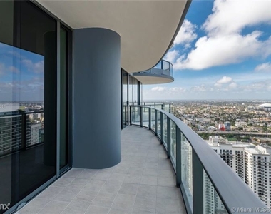 1000 Brickell Plz # 5507 A10820518 - Photo Thumbnail 10