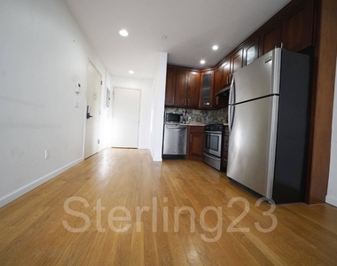 25-15 Crescent Street - Photo Thumbnail 1