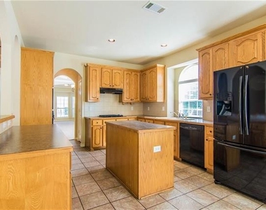 1103 Doubletree Lane - Photo Thumbnail 8