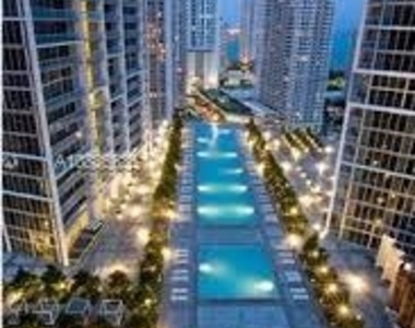 475 Brickell Ave - Photo Thumbnail 9