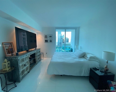 950 Brickell Bay Dr - Photo Thumbnail 9