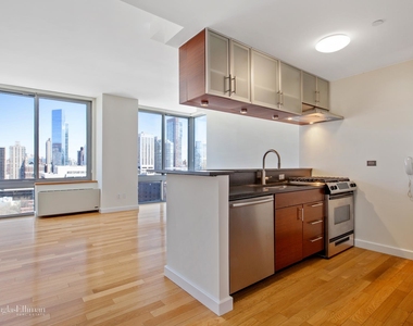 225 West 60th St - Photo Thumbnail 10