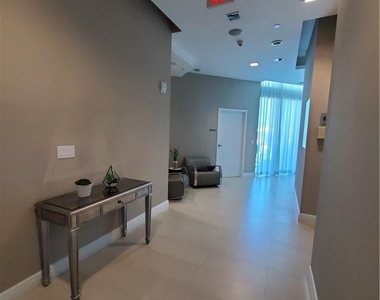 350 S Miami Ave Apt 3815 - Photo Thumbnail 3