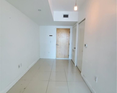 350 S Miami Ave Apt 3815 - Photo Thumbnail 8