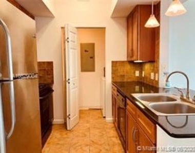 2000 N Bayshore Dr Apt 1607 - Photo Thumbnail 13