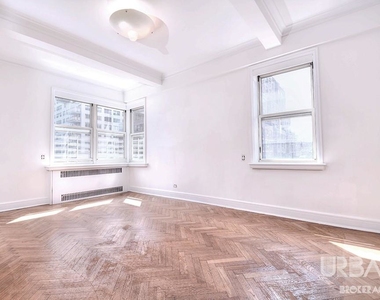 10 West 74th Street - Photo Thumbnail 5