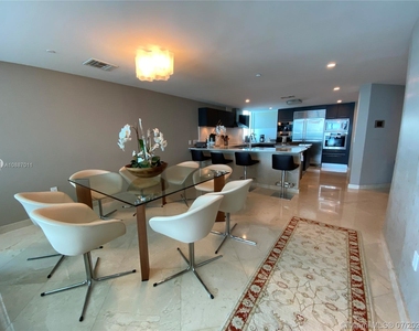 17001 Collins Ave - Photo Thumbnail 2