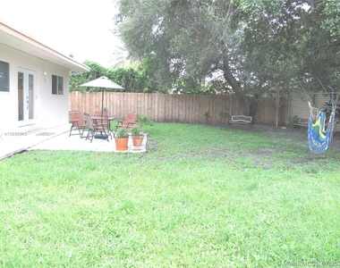 920 Sw 42nd Ave - Photo Thumbnail 16