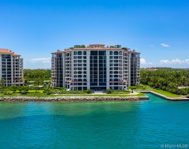 6835 Fisher Island Dr - Photo Thumbnail 18