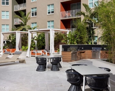 515 E Las Olas Blvd - Photo Thumbnail 2