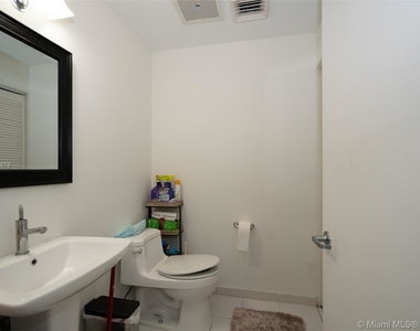 3470 E Coast Ave Apt H0304 - Photo Thumbnail 10