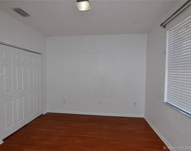 112 Riverwalk Cr - Photo Thumbnail 17