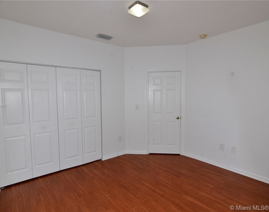 112 Riverwalk Cr - Photo Thumbnail 14