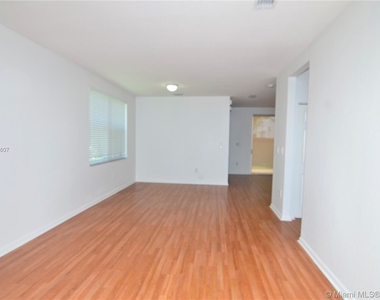 112 Riverwalk Cr - Photo Thumbnail 3