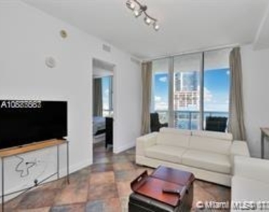 18201 Collins Ave - Photo Thumbnail 5