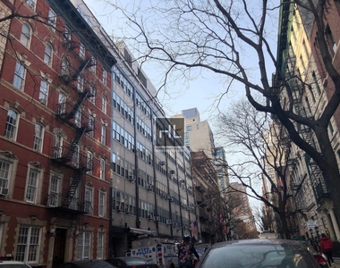 East 21st Street - Photo Thumbnail 27