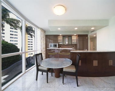 3801 Collins Ave - Photo Thumbnail 3