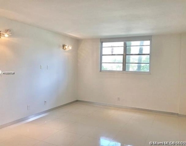 19370 Collins Ave - Photo Thumbnail 12