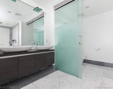 200 Biscayne Boulevard Way - Photo Thumbnail 4