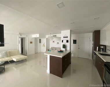 7135 Collins Ave - Photo Thumbnail 9