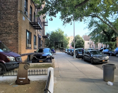 East 5 Street - Photo Thumbnail 12