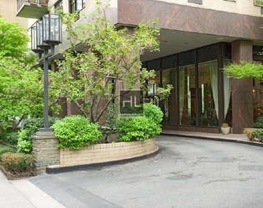 East 75th Street - Photo Thumbnail 5