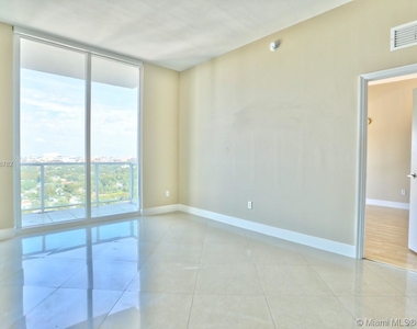 2525 Sw 3 Av - Photo Thumbnail 1