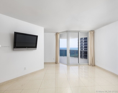 4779 Collins Ave - Photo Thumbnail 4