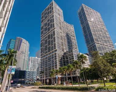 475 Brickell Ave - Photo Thumbnail 12